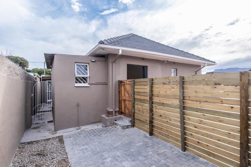 To Let 1 Bedroom Property for Rent in Plumstead Western Cape